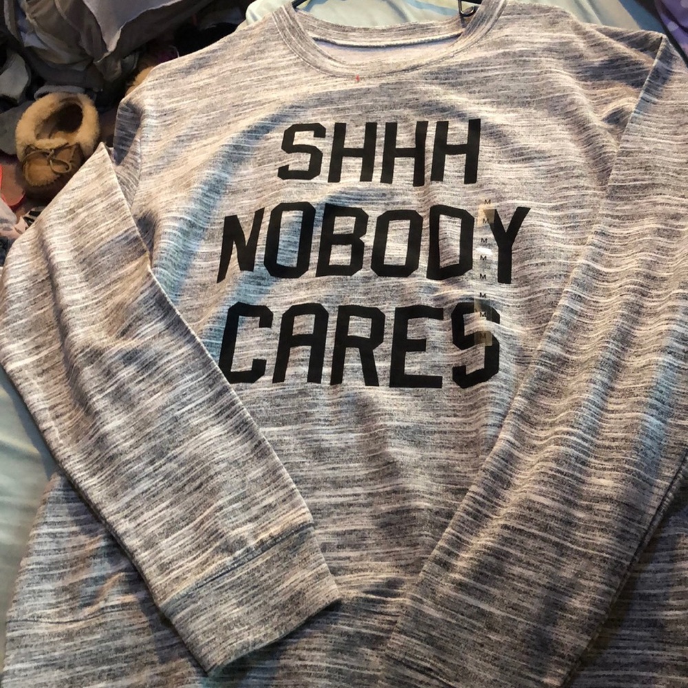 grey and black pullover